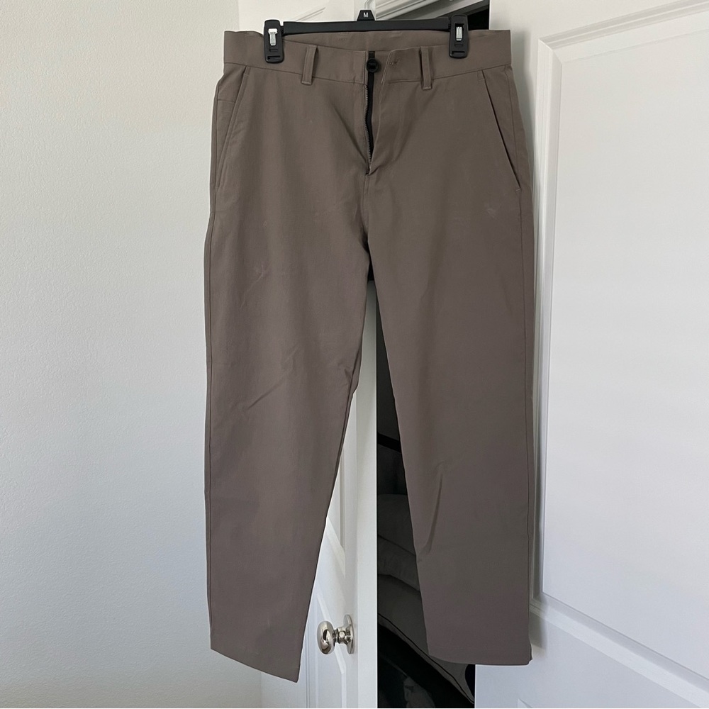 Lululemon Relaxed-Tapered Smooth Twill Trouser *Cropped (W Size 31)